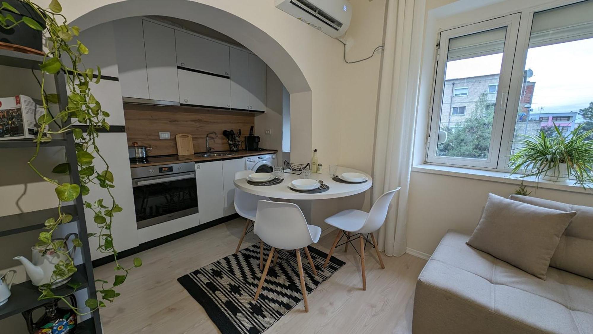Modern Cozy Apartment 10 Min Walk To Skanderbeg Square Tiranë Ngoại thất bức ảnh