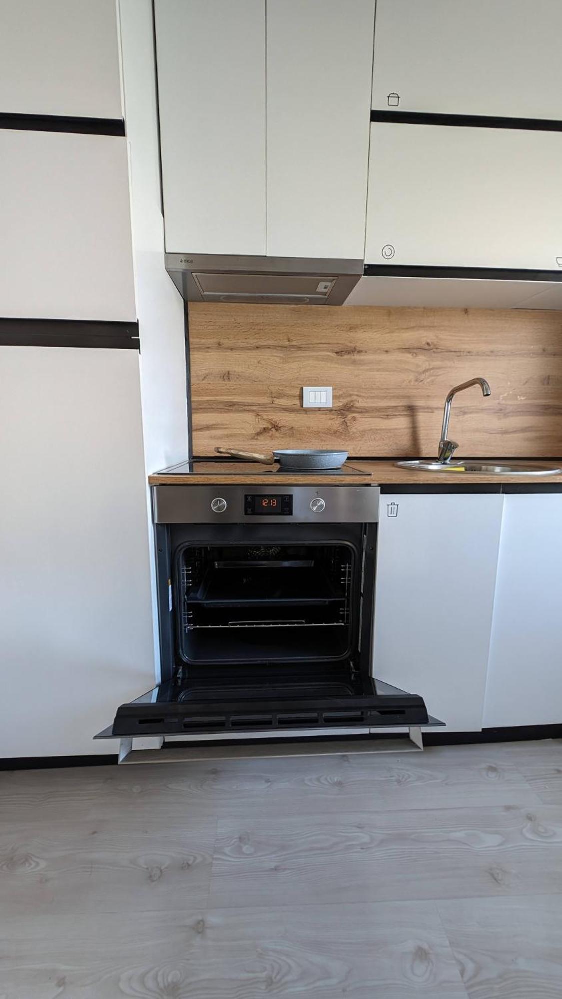 Modern Cozy Apartment 10 Min Walk To Skanderbeg Square Tiranë Ngoại thất bức ảnh